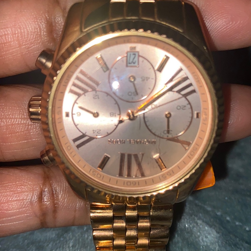 Michael Kors - Picture 2 of 5